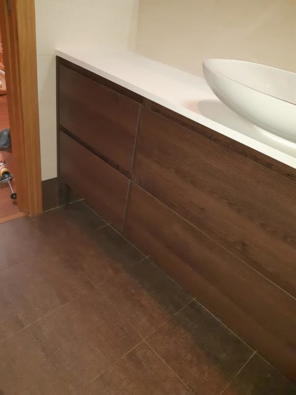 mueble baño suspendido- nogal uñero